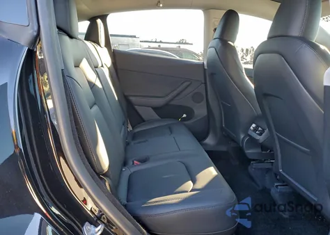 2024 Tesla Model Y z USA, uszkodzony, nr VIN 7SAYGDEE5RA235891